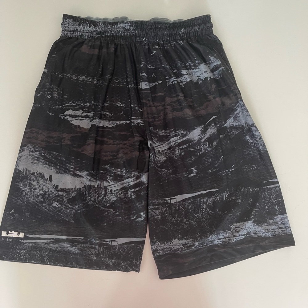 Nike Men’s LeBron Ultimate Elite Basketball Shorts Size L